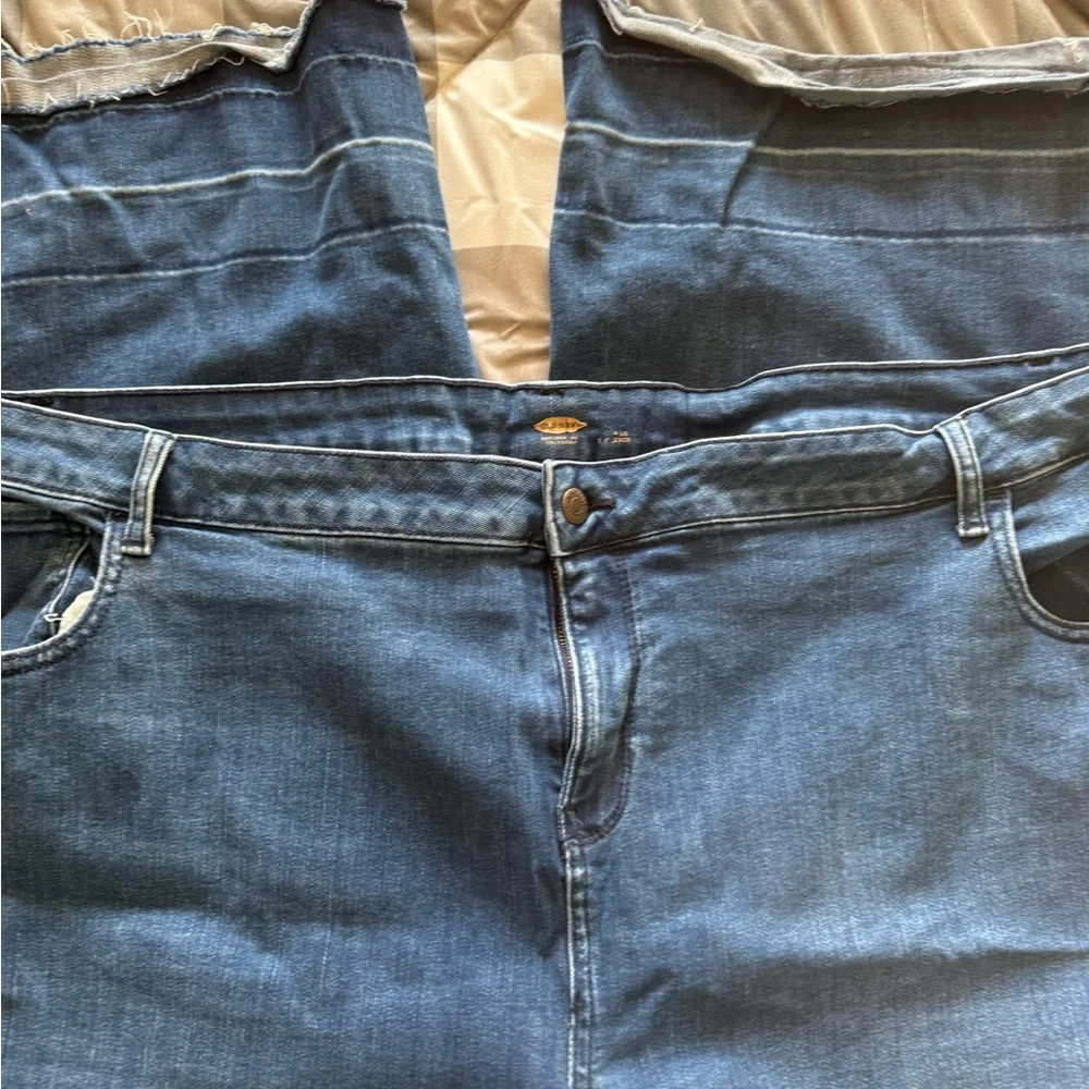 Woman’s Plus Size Wide Leg Jeans Buttery Soft Stretch 28W Old Navy - Picture 6 of 15